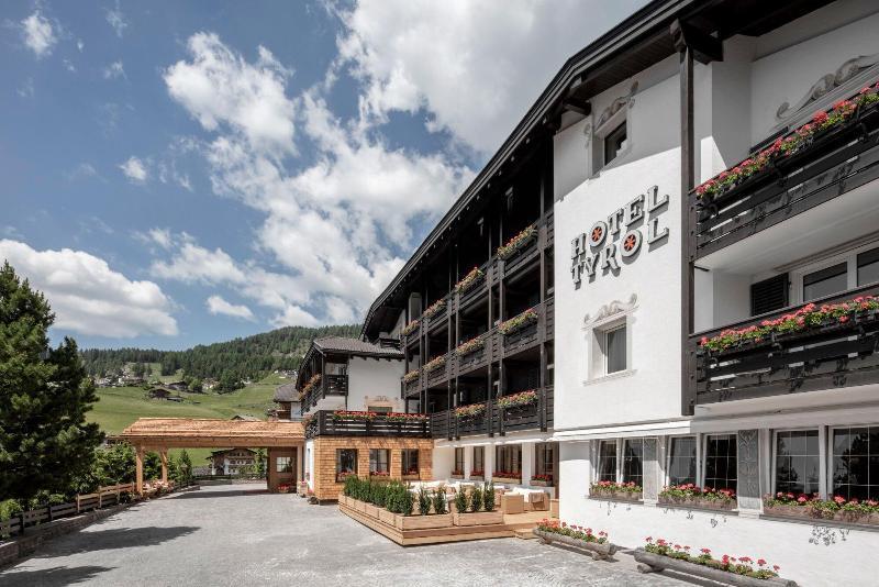 Hotel Tyrol Selva di Val Gardena Exterior photo